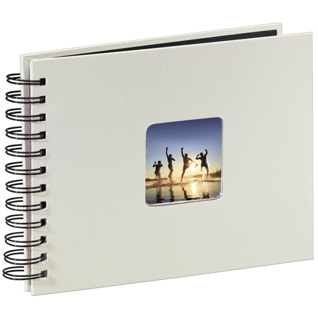 Het Hama-Spiraalalbum-Fine-Art-24-X-17cm-50-Zwarte-Paginaaposs-Krijt-1 is een wit spiraalalbum met 50 zwarte pagina's en een omslagvenster met een foto van vier mensen die springen op een strand bij zonsondergang.