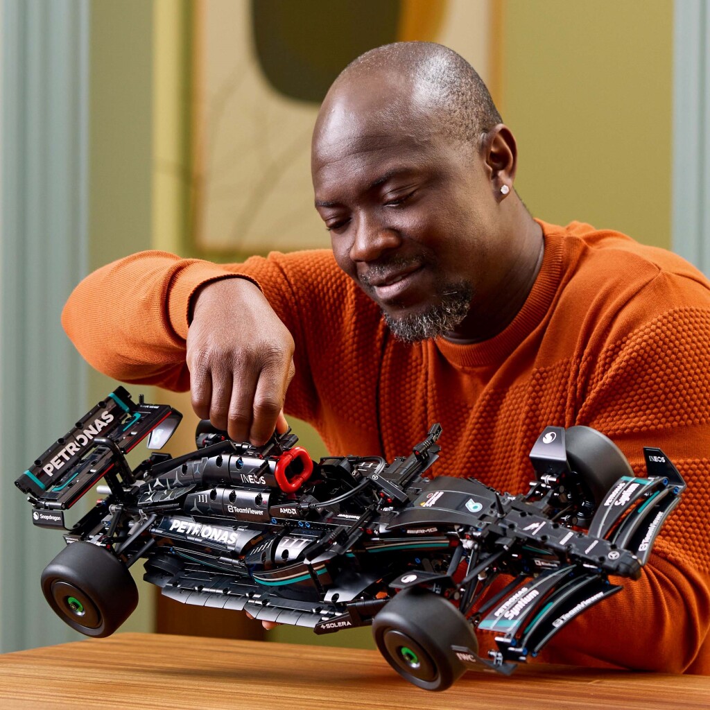 Lego 42171 Technic Mercedes F1 Race Car - Image 4