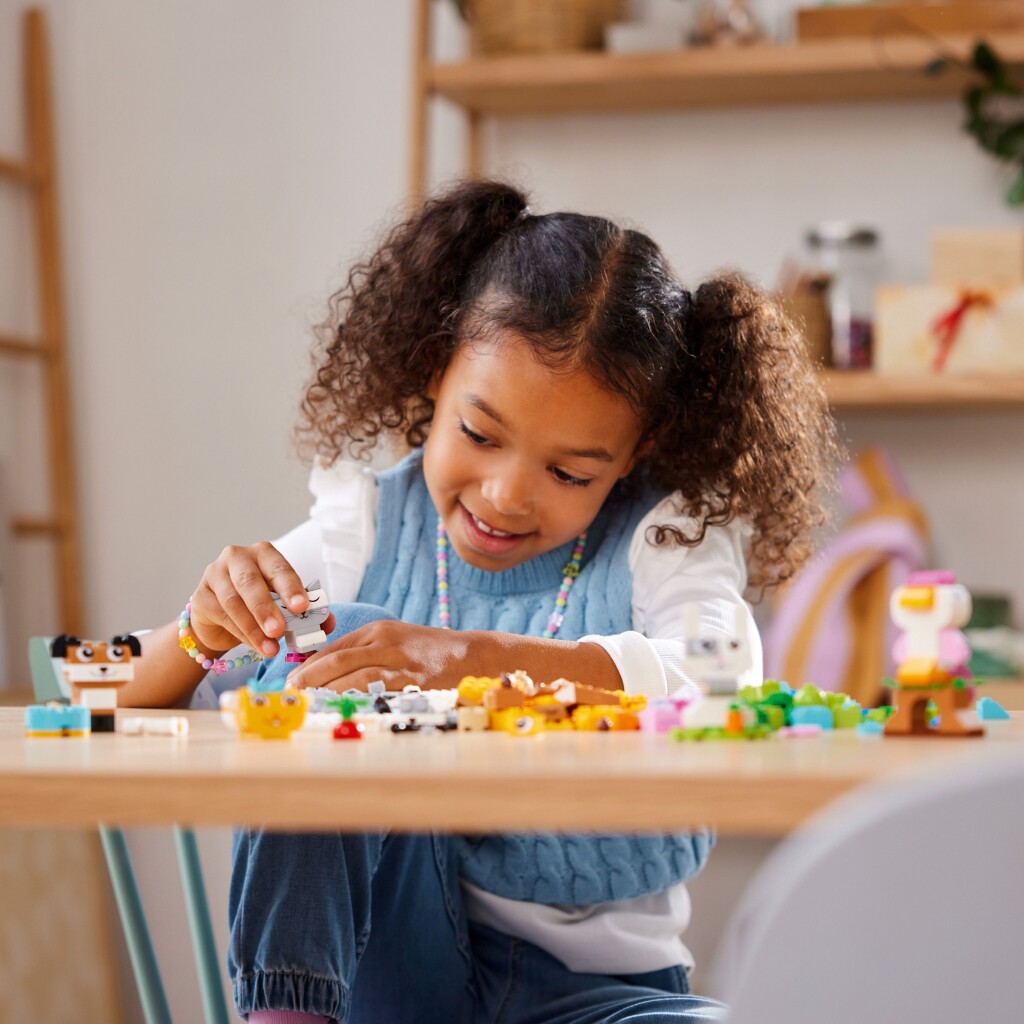 Lego Classic 11034 Creative Pets - Image 3