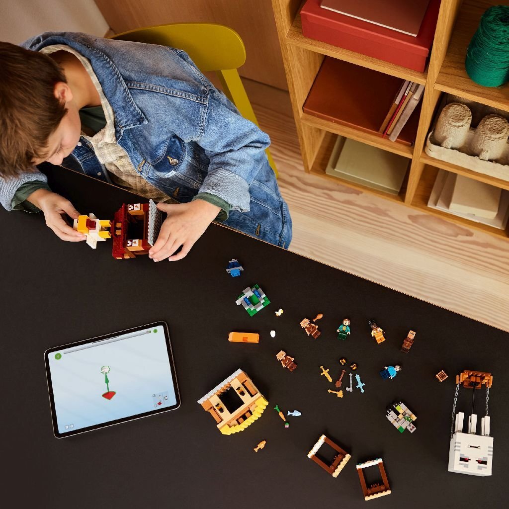 Lego Minecraft 21273 De Ghast-ballon Aanval Op Het Dorp - Image 3