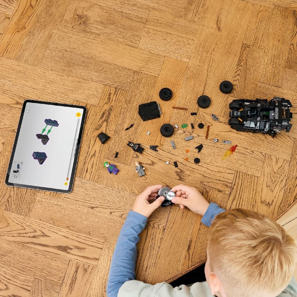 Lego Super Heroes 76303 DC Batman Tumbler vs Two Face & The Joker - Image 4