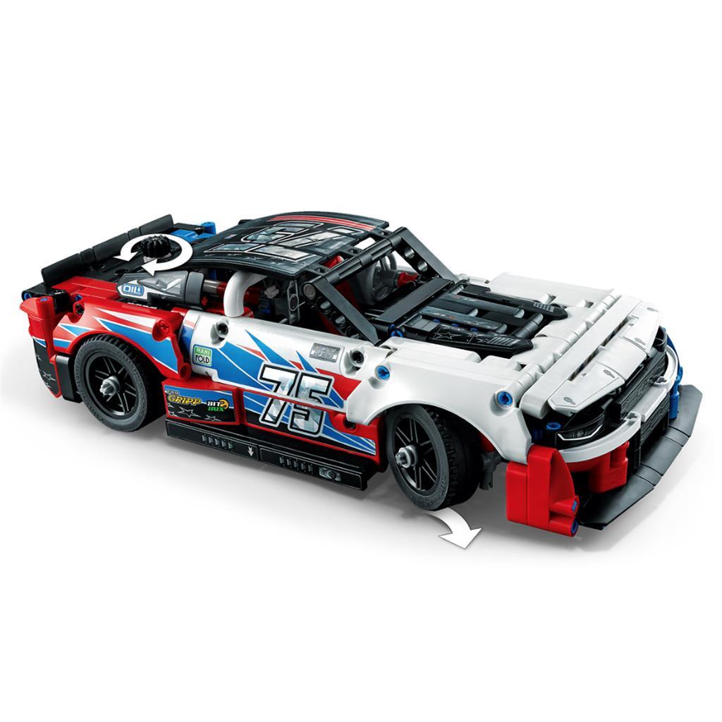 Lego Technic 42153 NASCAR Next Gen Chevrolet Camaro ZL1 - Image 5
