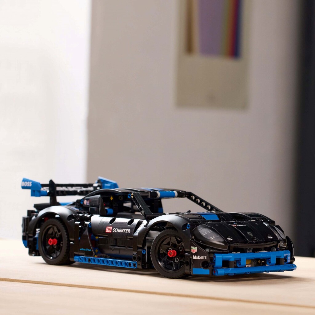 Lego Technic 42176 Porsche GT4 E-Performance - Image 5