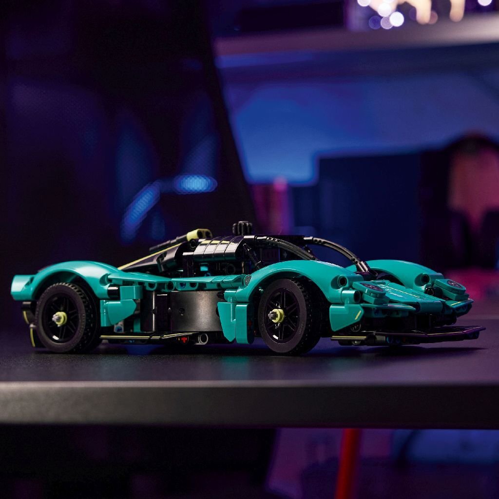 Lego Technic 42208 Aston Martin Valkyrie - Image 3