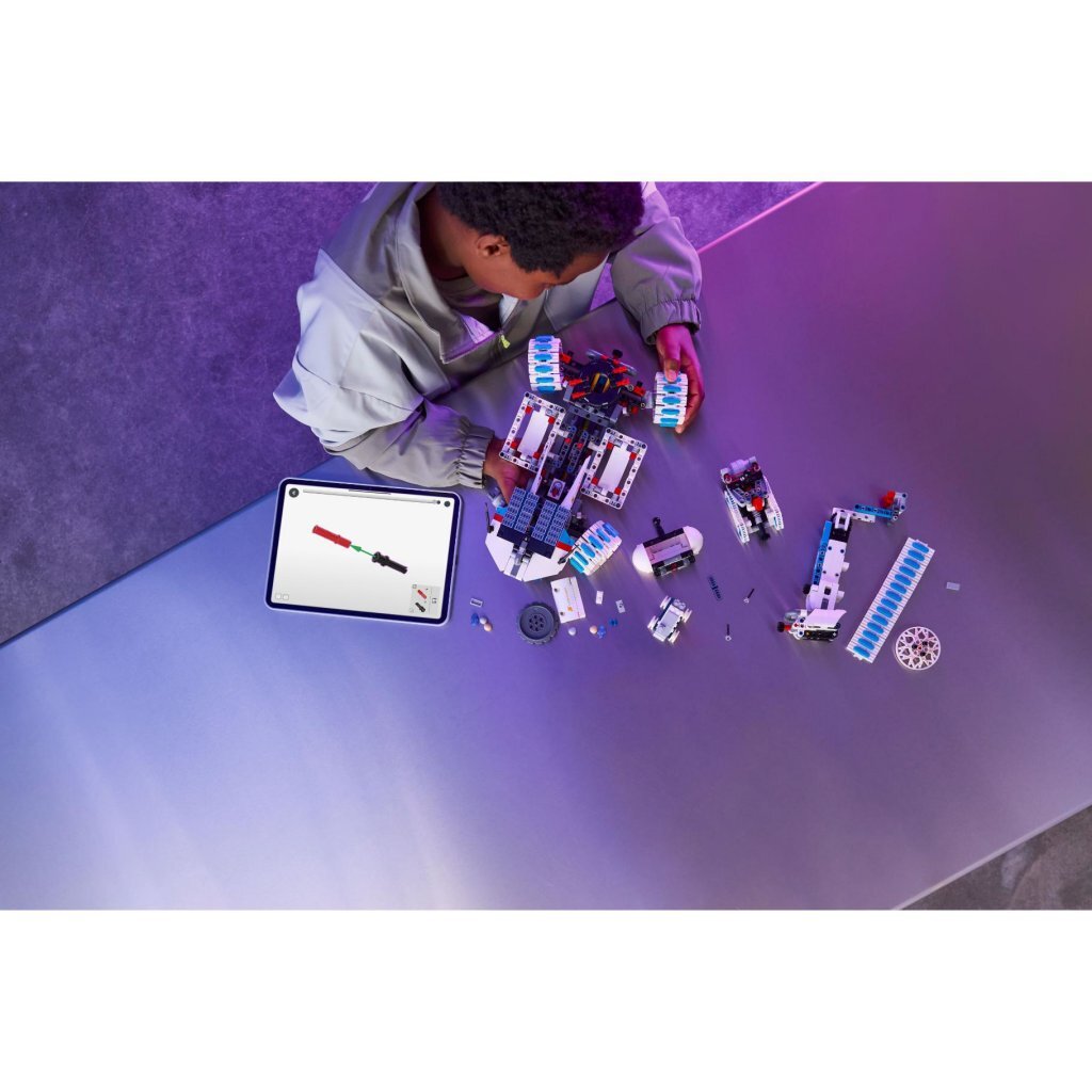 Lego Technic 42211 Lunar Outpost Maanrover Ruimtevoertuig - Image 3