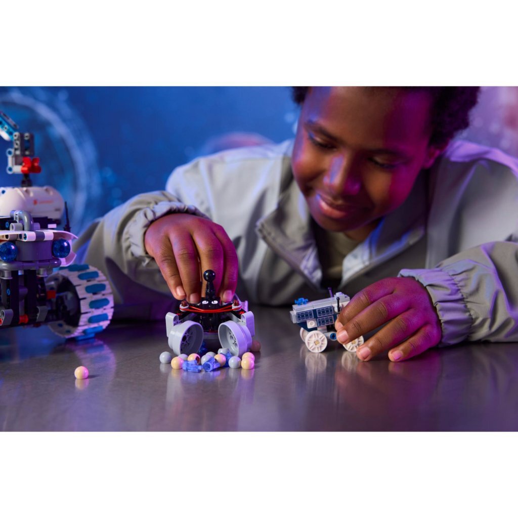 Lego Technic 42211 Lunar Outpost Maanrover Ruimtevoertuig - Image 4