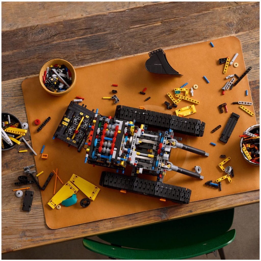 Lego Technic 42215 Volvo EC500 Hybrid Graafmachine - Image 3