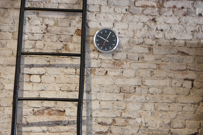 NeXtime NE-3998STZW Wandklok 'Station' Ø19 Cm, Geborsteld Aluminium Zwart - Image 4