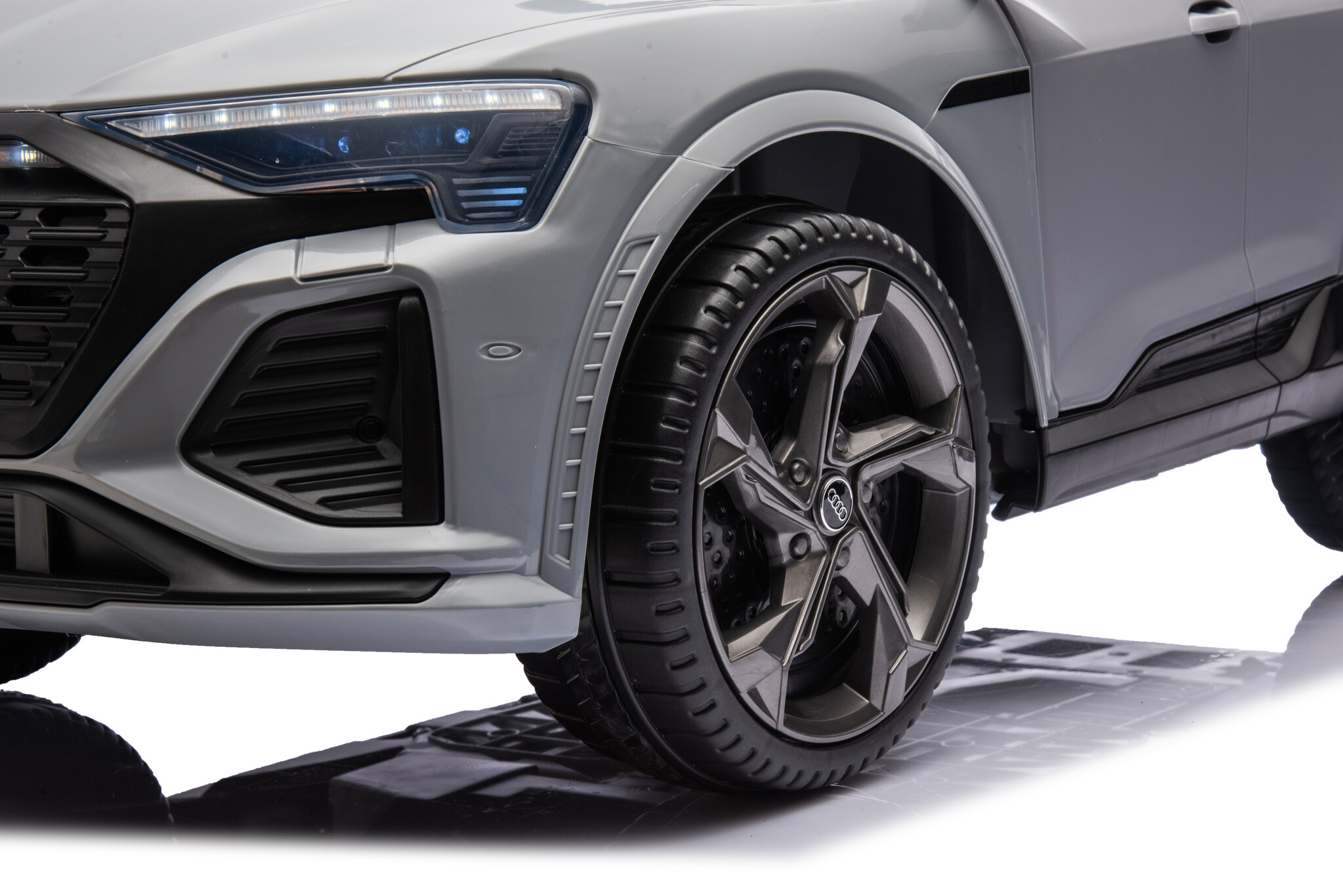 Audi SQ8 12V Grey - Afbeelding 4