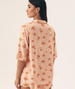 Alternative view of pyjama model 212008 Henderson