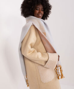 Alternative view of sjaal model 190559 AT